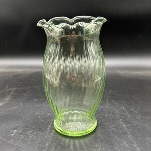 Elegant Green Glass swirl Vase, st Patrick’s day, Christmas
